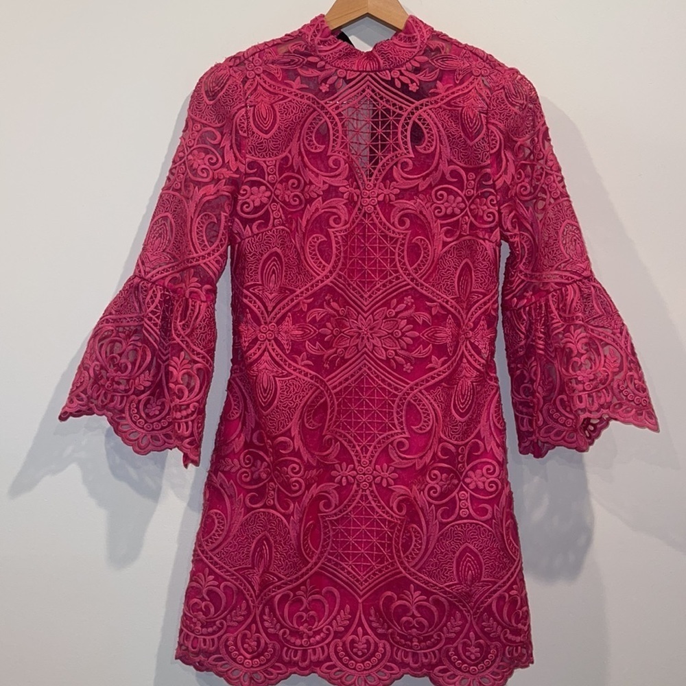 PERSEVERANCE LONDON fuschia lace Anaglypta Bell-Sleeved Mini Dress 8